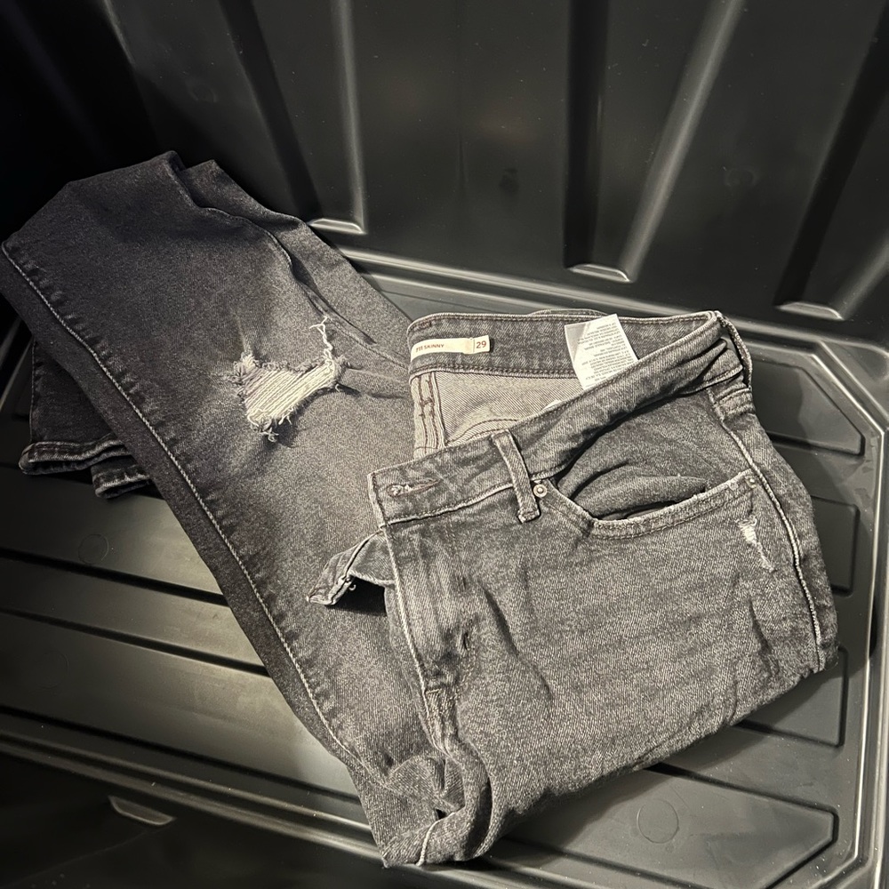 Levi’s 711 Skinny